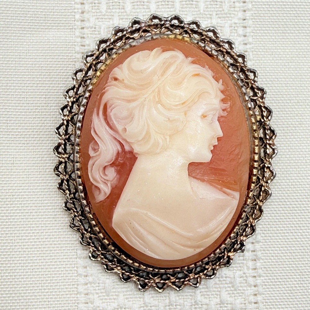 Vintage Pink & Cream Lady Carved Cameo Gold Tone Oval Filigree Brooch Pin